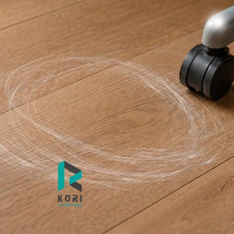 Sàn gỗ bị trầy xước bởi ghế